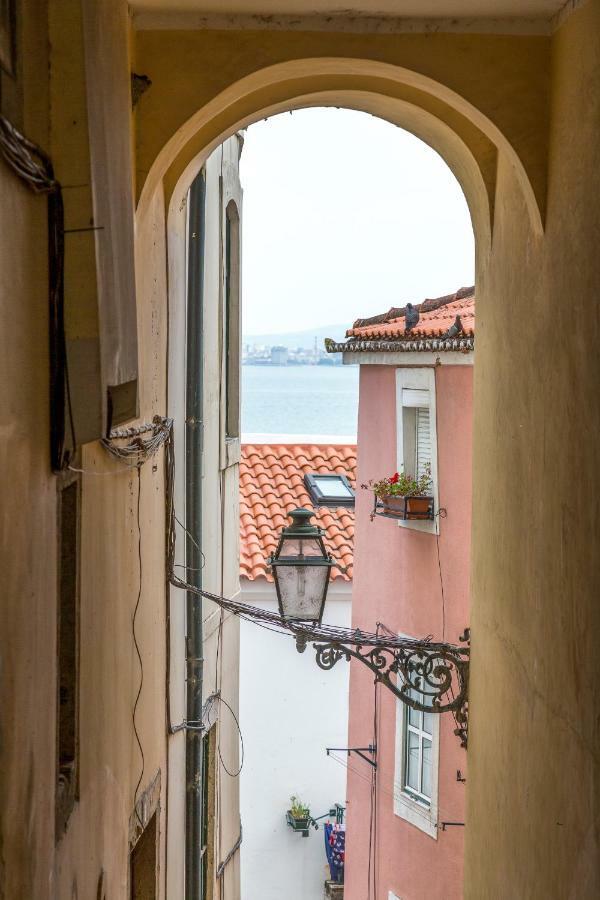 Bright & Spacious Alfama Apartment, By Timecooler Lisboa Dış mekan fotoğraf